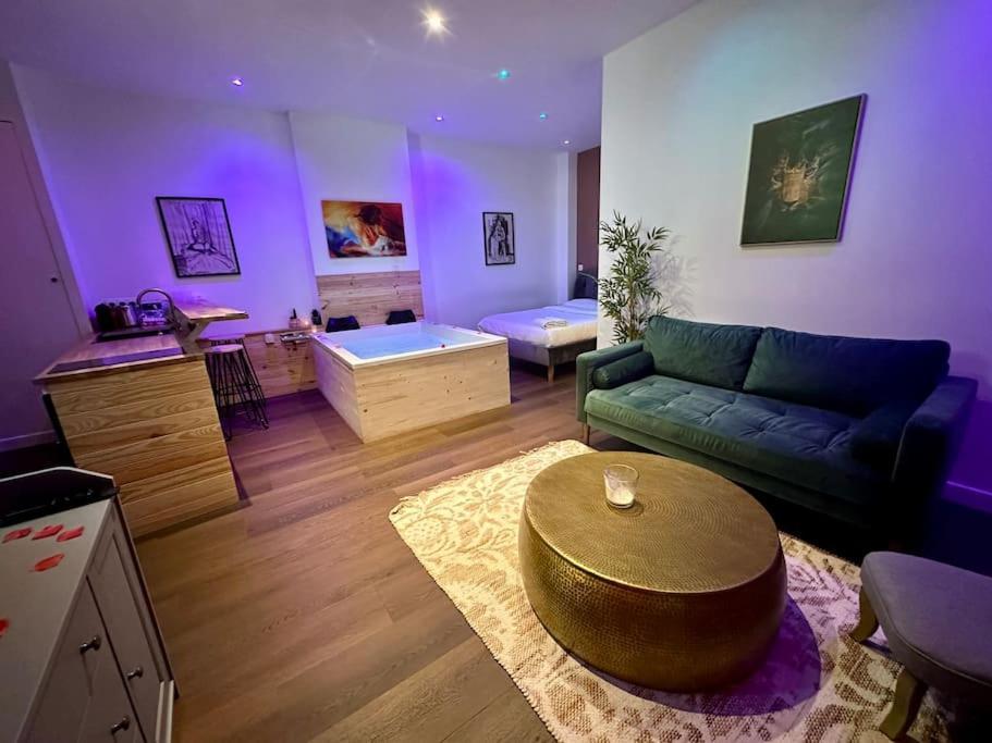 Colline, La Suite Cinema Spa Privee ナンシー エクステリア 写真